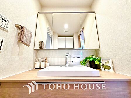 【WASHROOM】◆快適◆煌びやかな暮らしの中にも忘れたくない快適さ。大きな収納が助けてくれます。