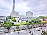周辺：ほんの少しのこだわり。ちょっとした色使いがその家がもつ雰囲気、趣（おもむき）を携え、暮らす家族や訪ねてくる友人・知人に新鮮な香りを運んできます。