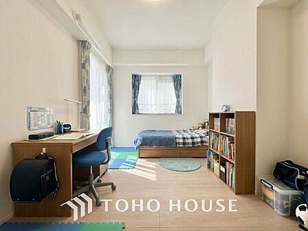 ※生成AIによるイメージです。家具・小物は販売価格に含まれません。【PRIVATE ROOM】◆属毛離裏◆子は父を手本とし、母に愛育されて成長する。家族の深い繋がり。いつまでも大切にしたい。