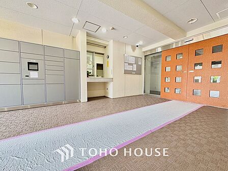 高級感溢れるエントランス。新築時の造りの良さが伺える。