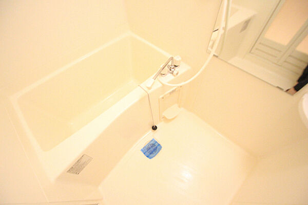 画像4:清潔感のあるバスルーム