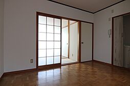 第2リバーサイド清水 201 2階2DKのリビング/ダイニング