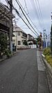 通りから一本入っているためプライバシーも確保されています。お子様の飛び出しの心配もなく、ご家族様だけの至極の空間を演出します。