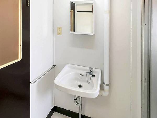 apartment 東京都港区虎ノ門４丁目3-13　ヒューリック神谷町ビル4階