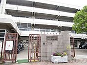 吹田市立第六中学校 徒歩11分。 880m