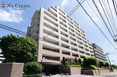 外観:エントランスを出てすぐ右手から、生協へアクセスが可能です 外観:エントランスを出てすぐ右手から、生協へアクセスが可能です