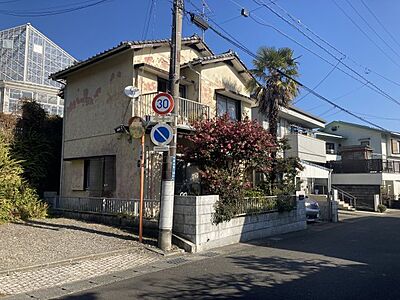 外観：静岡市清水区迎山町の中古住宅です。静かな住宅街にあります。