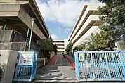 小学校「吹田市立片山小学校まで1116m」
