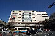 ショッピング施設「Dew阪急山田まで995m」