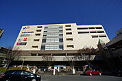ショッピング施設「Dew阪急山田まで945m」