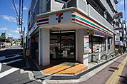 コンビニ「セブンイレブン阪急山田駅前店まで190m」