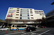 ショッピング施設「Dew阪急山田まで426m」