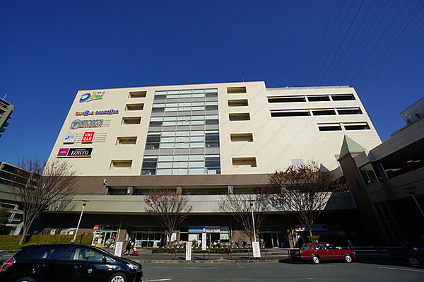 画像27:ショッピング施設「Dew阪急山田まで1549m」
