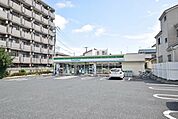 ファミリーマート大泉目白通り店 612m