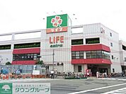 ライフ 徒歩12分。 940m