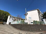 静岡市立清水飯田中学校≪教育目標≫強い意志と豊かな心を持ち自ら学ぶ児童・生徒≪重点目標≫心をつなぐ教育・生徒と教師・生徒と生徒・生徒と地域・教師と教師・教師と地域●児童数（2023年度）… 1470m