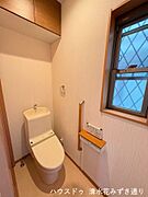 玄関を入ってすぐにトイレがあると、帰宅後すぐに利用できる便利さが魅力♪外出先から戻った際や来客時にも案内しやすく、生活動線がスムーズに！日常の快適さをさりげなく高めてくれるポイント◎
