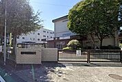 静岡市立安倍川中学校≪教育目標≫「未来（あす）をきりひらく子」≪重点目標≫「安倍川プライドを持った生徒の育成」●児童数（2023年度）…218名 220m