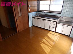 川越町豊田貸家 1階6DKのリビング/ダイニング