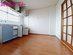 ストリートアート 4階2DKのリビング/ダイニング