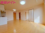 同型反転部屋写真です。