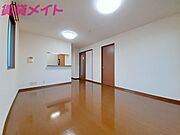 同型反転部屋写真です。