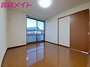 同型反転部屋写真です。