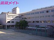 四日市市立中部中学校 1967m