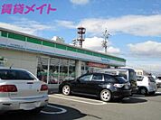 ファミリーマート四日市東阿倉川店 427m