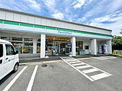 ファミリーマート藤沢羽鳥店 徒歩3分。 240m