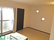 角部屋の為はめ込み窓2つ