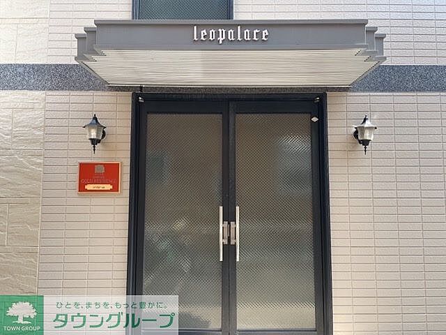 17 / 33