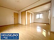 【2階東側洋室】2階の洋室は将来の子ども部屋にピッタリ！最初は“兄弟姉妹で一緒の部屋”、大きくなったら“仕切って個室”が叶います＾＾