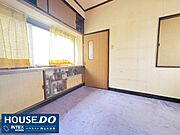 【洋室】来客時の客間にぴったりな洋室。ベースはシンプルだからこそ、インテリアや内装を自分好みにアレンジする楽しみがあります。“おもてなし空間”をあなたの感性で仕立ててみませんか？