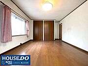 【居室】1階はスロープ＆自動ドア付きで親世帯や将来車いす利用の方も安心ですね