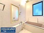 【便利な追い焚き機能付き！】便利な追い焚き機能付きだから、家族の入浴時間がバラバラでも、いつでも温かいお風呂に入れますね！