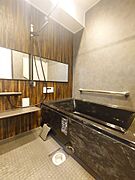 【浴室】リフォームされた浴室で毎日リフレッシュできます。
