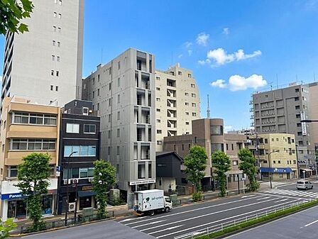 【眺望】窓を開けると、日常の生活に彩りを添える素敵な景色が望めます。
