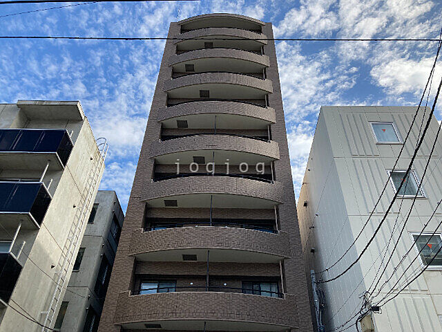 2 / 18