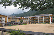 八鹿青渓中学校