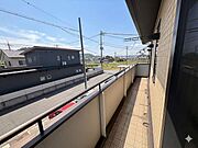 開放感のある南向きバルコニーお布団干しや気分転換にもぴったりです♪
