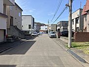 《外観写真》前面道路の様子です。