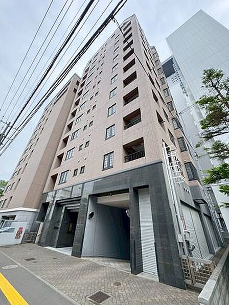 《外観》・ＪＲ函館本線「札幌」駅　徒歩4分・地下鉄南北線・東豊線「さっぽろ」駅　徒歩5分ＪＲ、地下鉄どちらも利用可能な立地のマンションです。