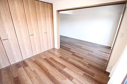 ■LDK横の扉を開くと広々とお使い頂けます♪