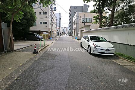 敷地北側の前面道路(東側から)