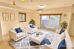 横の居室まで繋げると、最大で約24.8帖になる広々LDK!