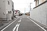 外観：物件の北側前面道路（東側から）［2025年12月17日撮影］