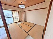 和室LDKとつながっているため広さを感じることができます！お子様のお昼寝のスペースや遊びのスペースとして重宝しそうです。