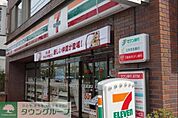 セブンイレブン 徒歩13分。 1030m