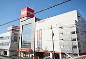 コジマ×ビックカメラ足立加平店 784m